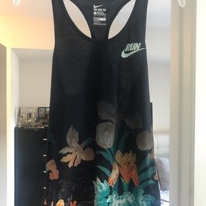 Nike Running Tank Small, new with tags